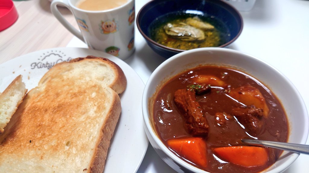 お写真もあるんだけど食べかけなのでお見苦しく……(˘꒳​˘)食パンは手でちぎってるのでゆるして 