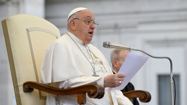 Exaudi_News's tweet photo. Pope Francis at the #GeneralAudience: Charisms are gifts of the Holy Spirit for unity and service in the Church. The Pope also announced that Carlo Acutis will be canonized during the 2025 Jubilee. 🙏https://t.co/LIhr4yo8B5✨ #PopeFrancis #Charisms #Church #CarloAcutis https://t.co/k6pb5IgTeC