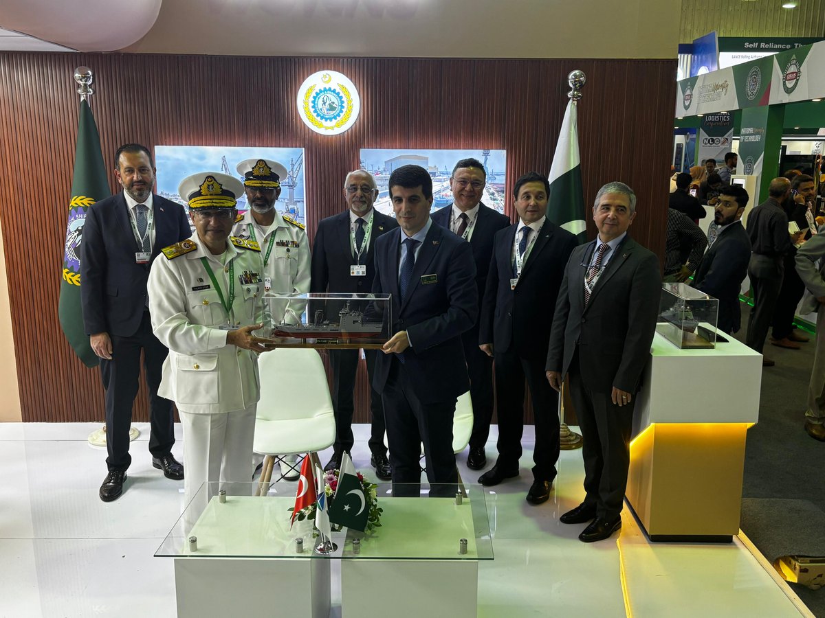 STMDefence's tweet image. ⚓️ Suudi Arabistan Kraliyet Donanması&apos;nın tedarik edeceği Lojistik Destek Gemileri için Pakistan Karaçi Tersanesi ve Mühendislik İşleri Ltd. Şirketi ile #IDEAS2024 Fuarında İyi Niyet Anlaşması imzaladık. 🇵🇰🇹🇷🇸🇦

#STMDefence 🤝🏻 @ShipyardKarachi 

@IDEASPakistan

#STMSavunma #KSEW…