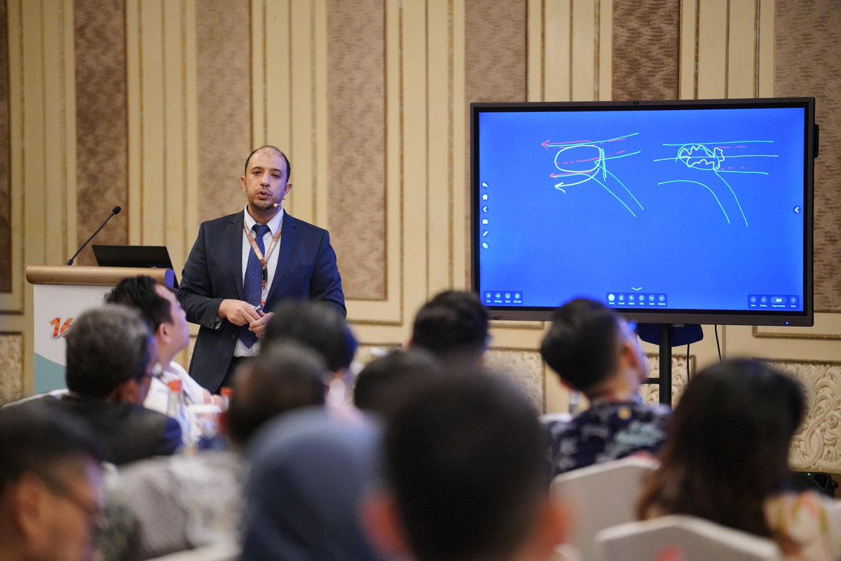 ISIC_Official's tweet photo. Collaboration of #ISIC expert faculty with @PCRonline has kept audience engage for the whole day. Essentials of angiogram, LM PCI, Primary PCI, Calcified lesion, and dillemmas in interventional cardiology were presented and discussed at length.

@uziyahya46 @aninkasaboe @AlkatiriAziz