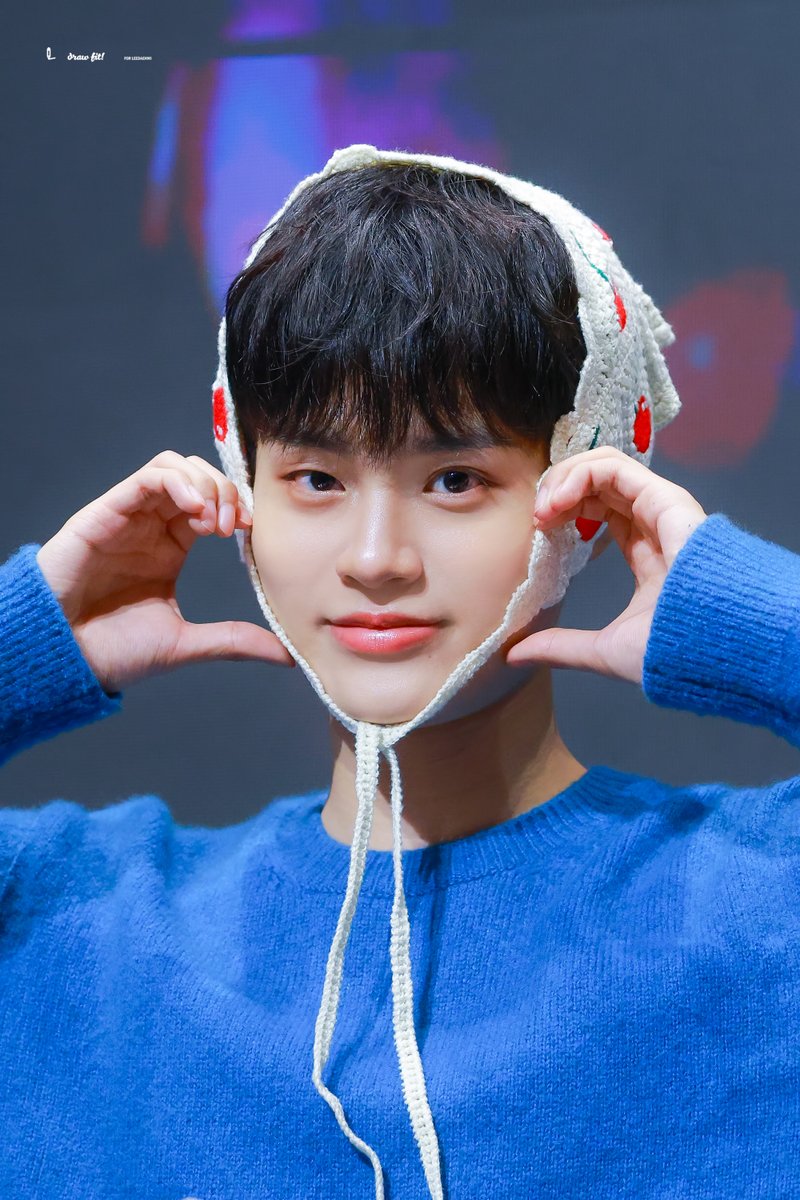 Daehwicom's tweet photo. 241116 성냥팔휘 소년🫶 #이대휘 #대휘 #AB6IX #LEEDAEHWI https://t.co/KofOfnbBFB