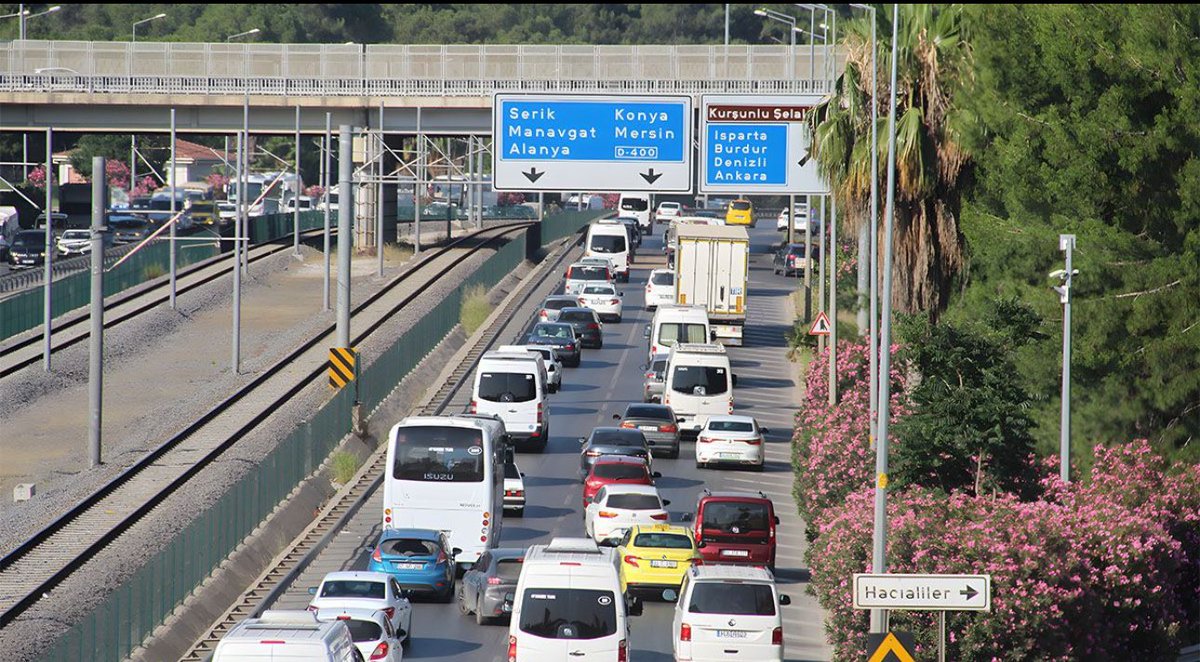 Turizm Bakanı Duyurdu: Antalya Trafiği Rahat Bir Nefes Alacak.