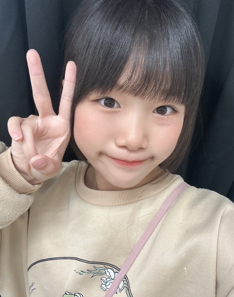 ehuku_iroha's tweet photo. レッスン終わったー！
明日の定期公演出演するよー😆
最近寒いけどみんな明日もがんばろうねー💪

 #恵福いろは #ちぇガッツ #アイドル https://t.co/8TIQIt6wtC