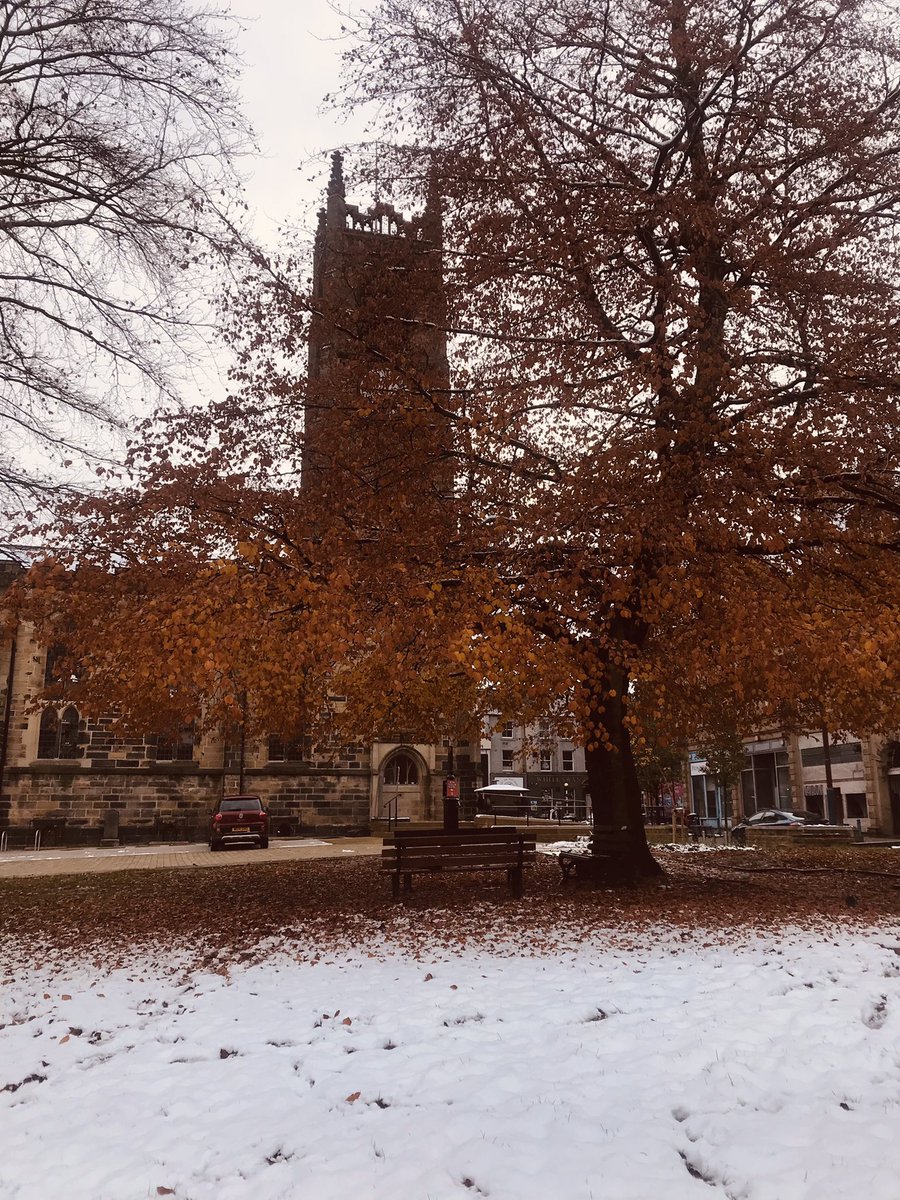 AlexHoComposer's tweet image. Lovely times in lovely snowy Huddersfield!! Had a brilliant experience at @hcmfuk for the premiere of Cyborg Études by @ZubinKanga alongside awesome music by @claudia_molitor @alexpaxtonyeah 🥰☺️❄️
Recorded for broadcast on @BBCRadio3 next month 📻🤓
