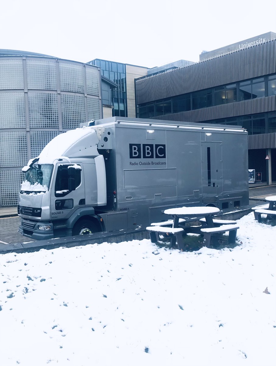 AlexHoComposer's tweet image. Lovely times in lovely snowy Huddersfield!! Had a brilliant experience at @hcmfuk for the premiere of Cyborg Études by @ZubinKanga alongside awesome music by @claudia_molitor @alexpaxtonyeah 🥰☺️❄️
Recorded for broadcast on @BBCRadio3 next month 📻🤓