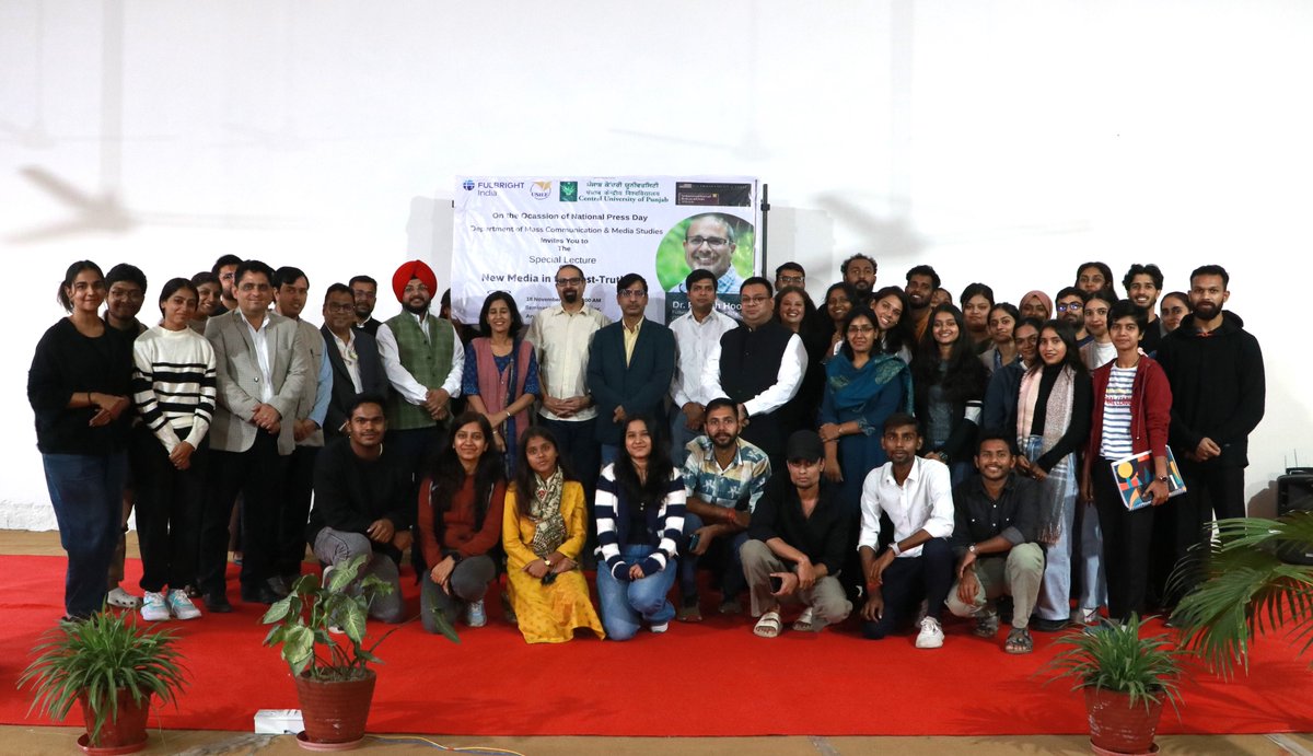 cup_bathinda's tweet photo. Dept. of Mass Communication at CU Punjab hosted a special lecture on “New Media in the Post-Truth Era,” delivered by Dr. Parakh Hoon, Fulbright-Nehru Fellow from the USA. Insightful discussions on democracy, trust, &amp; media's evolving role!
@EduMinOfIndia
@dpradhanbjp
@ugc_india https://t.co/XuEXA6CKxG