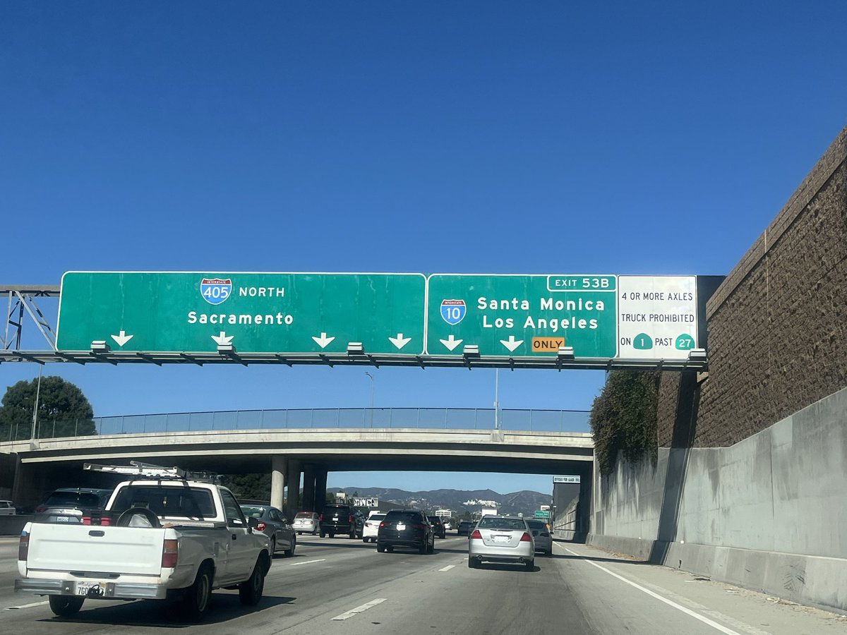 Mado26__'s tweet photo. LA✈️🇺🇸
車運転してNBA見てディズニー行ってスタジアム行った��🏀🏰⚾️ https://t.co/l4sodymqLW