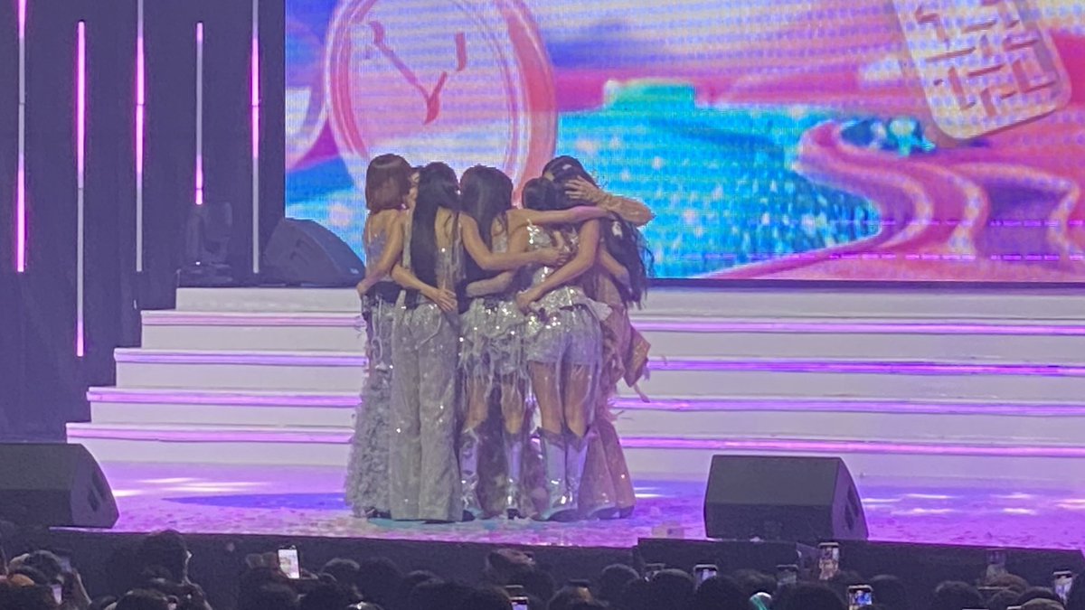 _maaariieeee's tweet photo. My fave comfort OT8 pics from NFT Biniverse and  Araneta Grand Biniverse. Bini therapy is real. In this walo hanggang dulo for life. ❤️‍🩹 https://t.co/jPpHJSHCOH