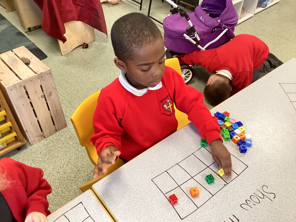 HorwichParishCE's tweet image. We have been practising our number formation this morning and also used a ten frame to show 3,4 and 5 😀 #EarlyYearsMaths #HPYR