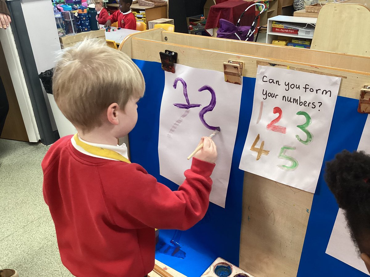 HorwichParishCE's tweet image. We have been practising our number formation this morning and also used a ten frame to show 3,4 and 5 😀 #EarlyYearsMaths #HPYR