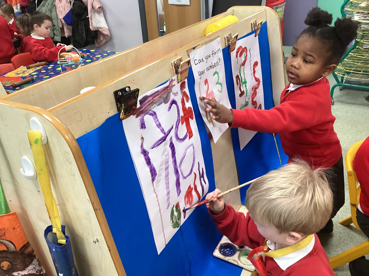 HorwichParishCE's tweet image. We have been practising our number formation this morning and also used a ten frame to show 3,4 and 5 😀 #EarlyYearsMaths #HPYR