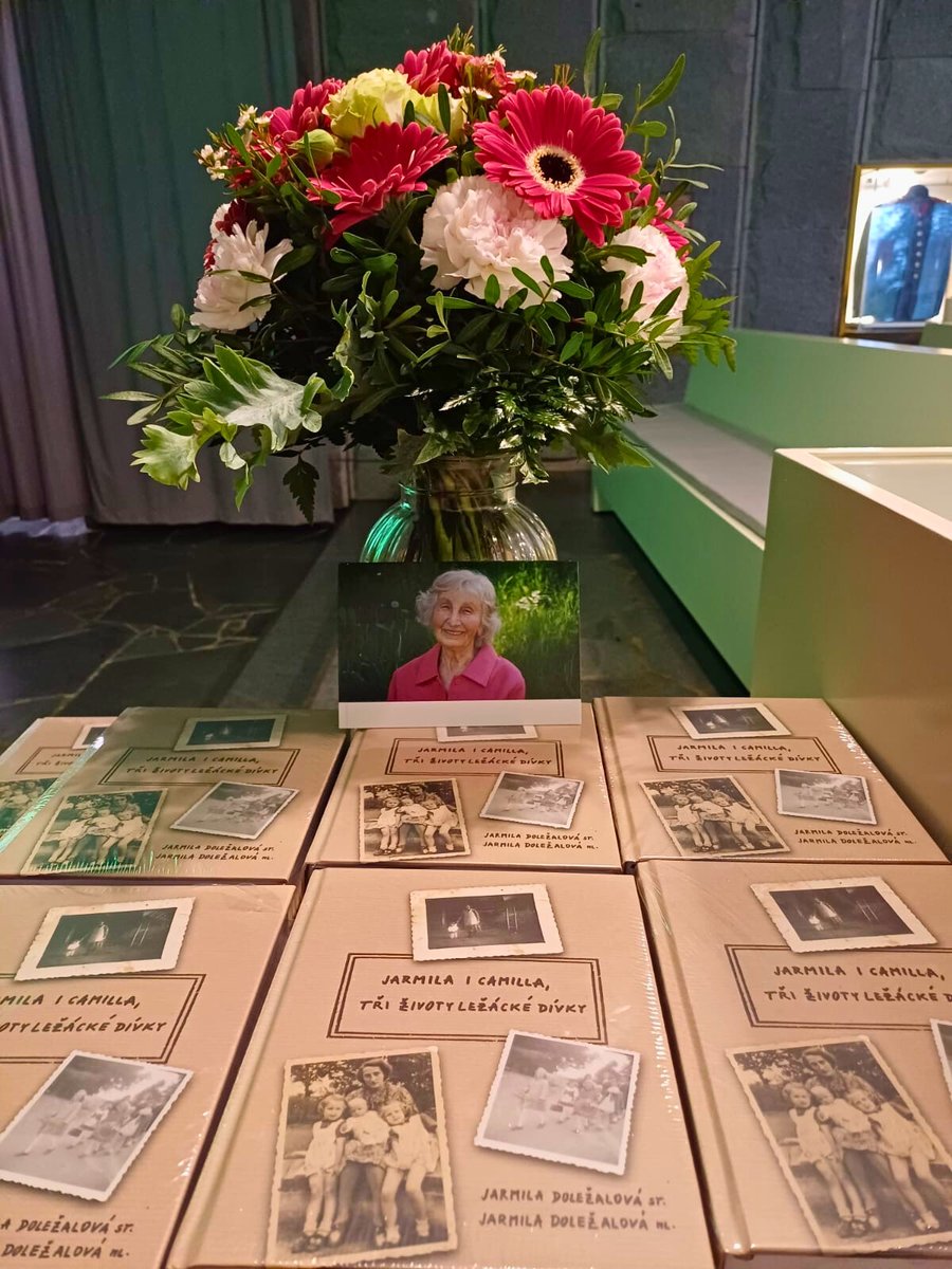 Jarmila Doležalová,  poslední přeživší ležácké tragédie, oslavila 85. narozeniny. Její dramatický životní příběh popisuje právě vydaná kniha s názvem "Jarmila i Camilla. Tři životy ležácké dívky".