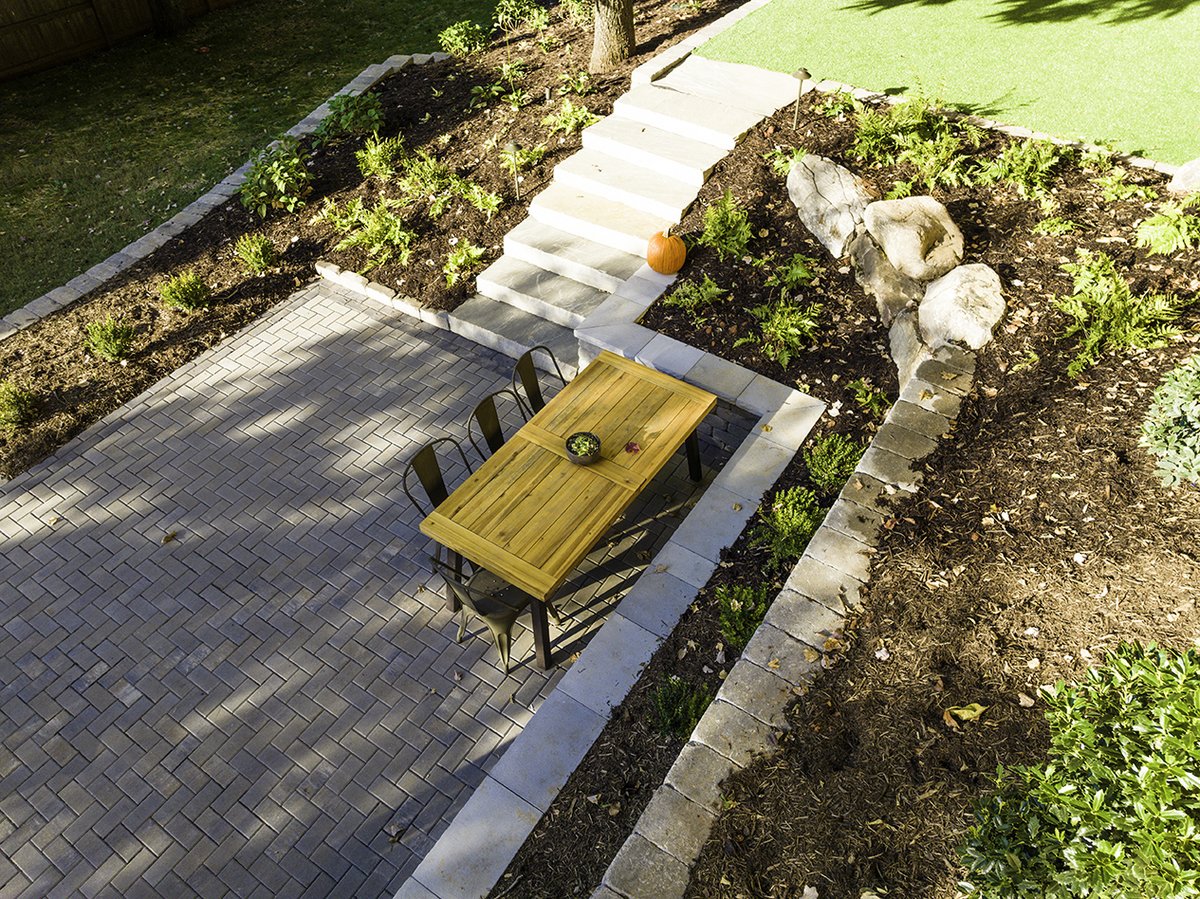 LawnButlerKnox's tweet image. 🍂 Cool air, cozy blankets, and a warm meal under the stars. Fall evenings just hit different.

#LawnButler #Landscape #FallNights #Hardscape #Knoxville