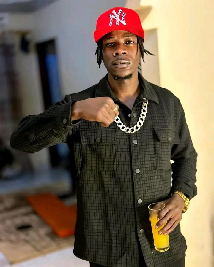 Alien once said
Waliwo ayagamba mbuno tafugika