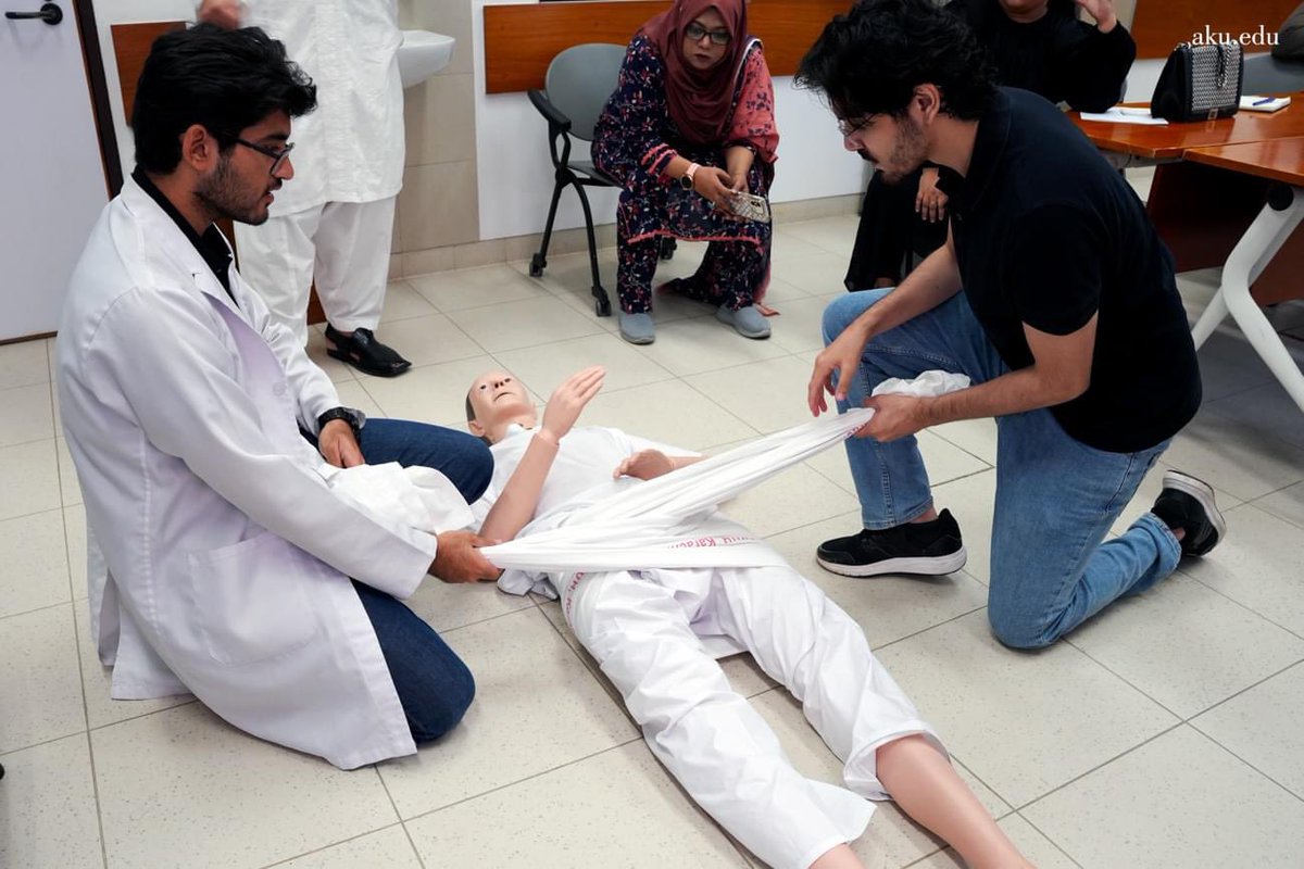 FaisalwIsmail's tweet image. Using simulation for the community at the Centre for Innovation in Medical Education (CIME) @AKUGlobal !
Teachers from across Karachi learnt essential first aid and emergency response skills to #makeadifference in their schools and communities thanks to @spie_aku 👍🏼