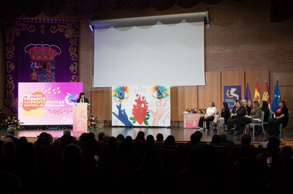 DipuEmplea tweet media