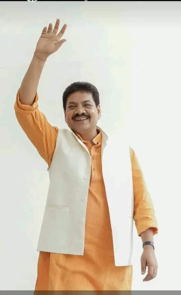 हमारे अभिवावक एवं मार्गदर्शक
       बड़े भाई साहब 
 #सभापति_विधान_परिषद
   MLC लखनऊ उन्नाव
प्रदेश महामंत्री पिछड़ा वर्ग भाजपा उत्तर प्रदेश
 माननीय #श्री_रामचन्द्र_सिंह_प्रधान  जी