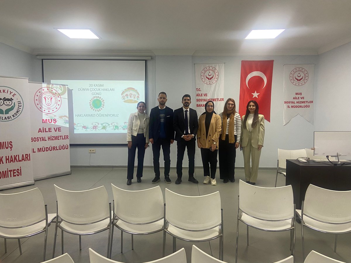 Musbarosu_chm's tweet photo. 20 Kasım Dünya Çocuk Hakları Günü kapsamında Sevgi Evlerine gidildi ve Çocuk Hakları ile Avukatlık mesleği hakkında seminer verildi. https://t.co/TOpA7LlCXR