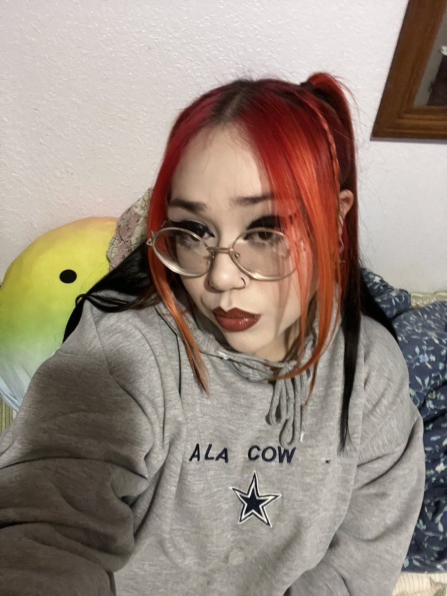 spooks_vee's tweet photo. Could I be ur goth girlfriend ? https://t.co/DISMN8g0ec