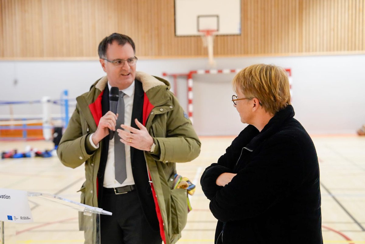 nathalieappere's tweet photo. Inauguration du gymnase rénové de Kennedy à #Rennes : un lieu confortable, convivial, mieux adapté aux usages et exemplaire sur le plan écologique. Boxe, sports de raquette, temps scolaires ou associatifs… Il accueille déjà sportifs confirmés et débutants, au cœur du quartier ! https://t.co/LGQezJpB2f