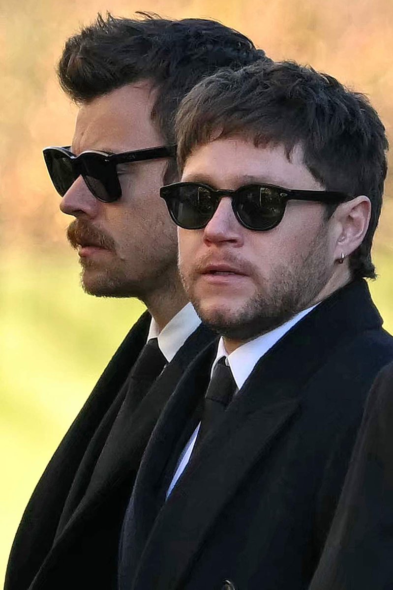 copitus's tweet photo. yo solo me pongo a pensar en el dolorcito de sus corazones, el saber que simplemente sucedió y que estoy segura que recuerdan con mucho amor la última vez que estuvieron con él 🥲

Hasta siempre Liam, all the love 🤍

#LiamPayneForever #liam_payne https://t.co/4LXued19dA