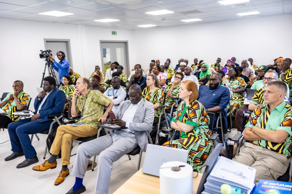 MRC Unit The Gambia at LSHTM (@mrcunitgambia) on Twitter photo Today, we're hosting the Fractures-E3 Investigator and Stakeholders Meeting supported by <a href="/wellcometrust/">Wellcome</a> and <a href="/NIHRresearch/">National Institute for Health and Care Research</a>.
Organised in collaboration with <a href="/MohGambia/">Ministry of Health Gambia</a>, the meeting is an opportunity to discuss research findings to integrate into clinical systems in The #Gambia. Today, we're hosting the Fractures-E3 Investigator and Stakeholders Meeting supported by <a href="/wellcometrust/">Wellcome</a> and <a href="/NIHRresearch/">National Institute for Health and Care Research</a>.
Organised in collaboration with <a href="/MohGambia/">Ministry of Health Gambia</a>, the meeting is an opportunity to discuss research findings to integrate into clinical systems in The #Gambia.