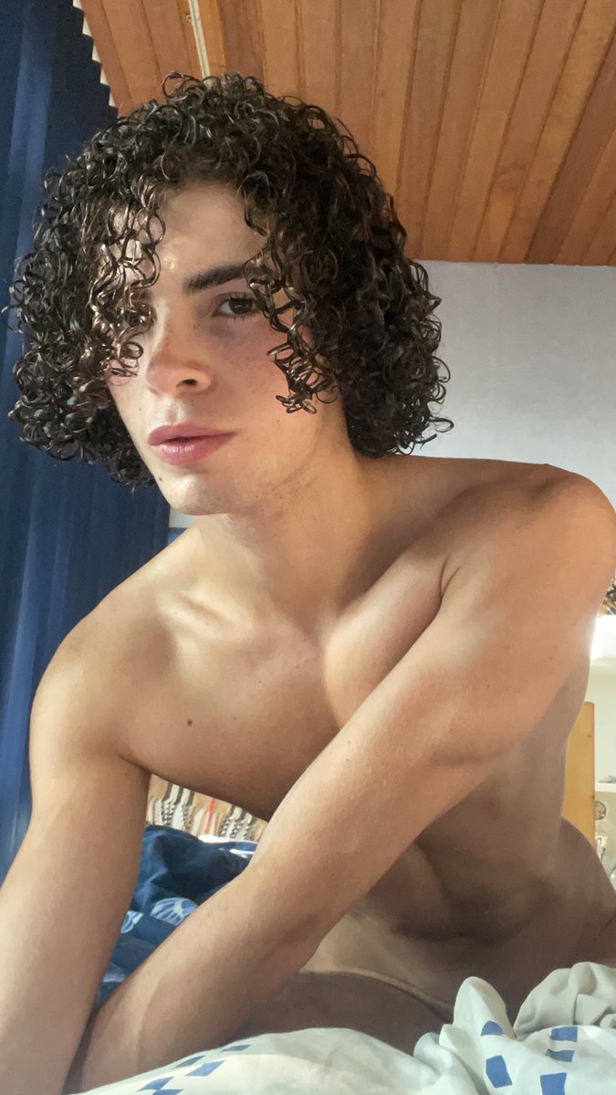 ellalex422's tweet photo. After shower 🧼🤭 https://t.co/7WHUZhCt77