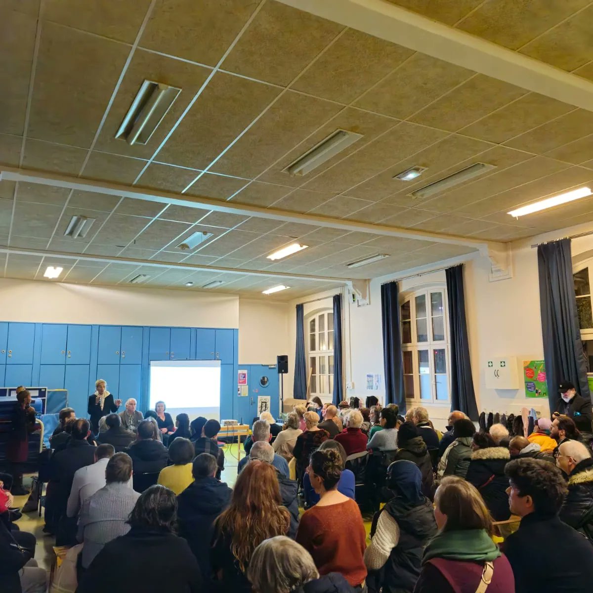 monquartier19's tweet photo. [📷 RETOUR EN IMAGES] 

Réunion publique du Conseil de quartier Danube – mardi 12 novembre 

On se retrouve très bientôt autour des actions menées par le Conseil de quartier Danube !

#Paris19 #conseilsdequartier #monquartier #Danube #democratielocale #democratieparticipative https://t.co/1LVp1toUwF