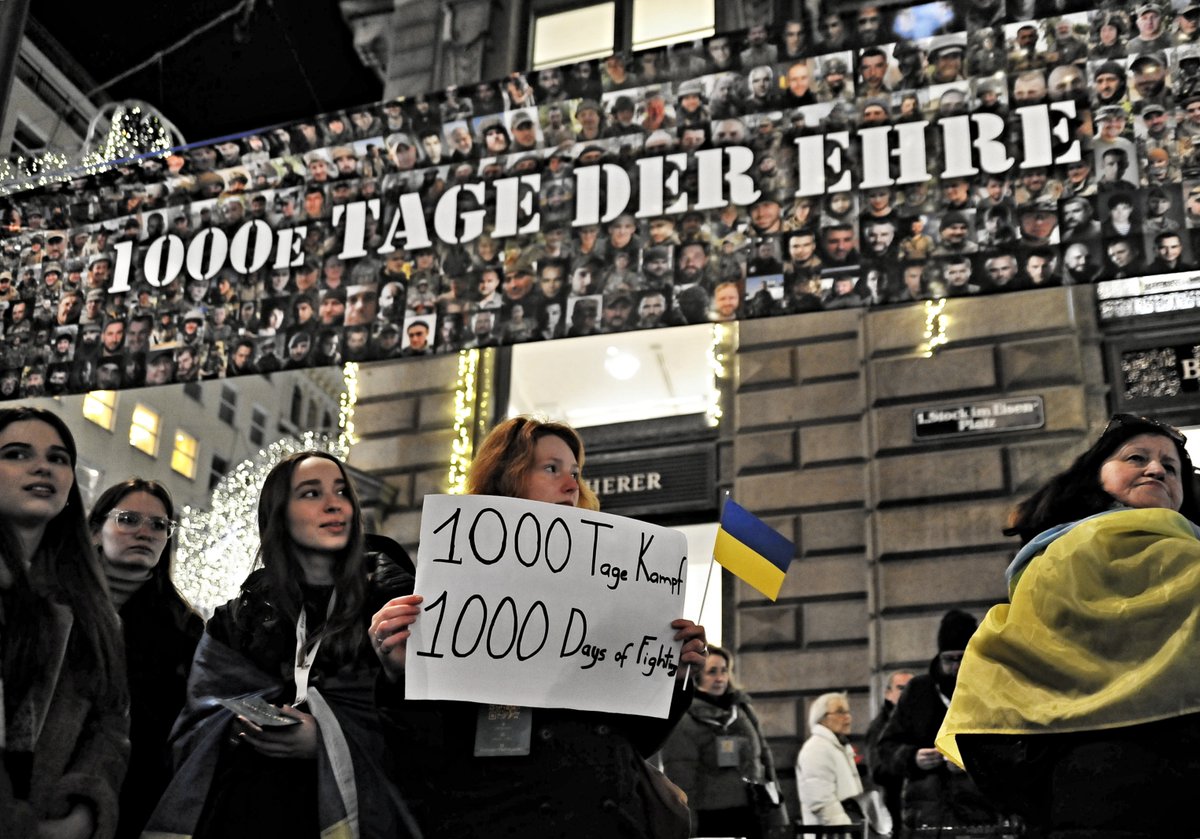 apex_archive's tweet photo. Gestern 1000 Tage; heute 1001,...
Niemand hat zu Beginn damit gerechnet, dass die #Ukraine so lange standhaft sein würde-und doch ist es kein Anlass zu Jubel: Der militär.und mentale Widerstand, stößt auf immer mehr russische Aggression.
#1000DaysOfWar #UkraineRussiaWar #Vienna https://t.co/QjeCO2ArU3