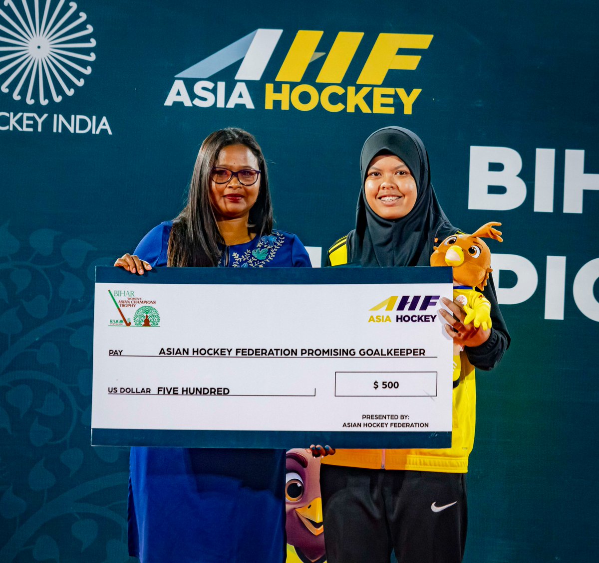asia_hockey's tweet photo. Most Promising Goal Keeper Of the tournament
Nasir Siti
Shirt # 01
Country Malaysia
Bihar Women’s Asian Champions Trophy Rajgir 2024
#BWACT2024
#asiahockey
@FIH_Hockey
@TheHockeyIndia https://t.co/eiEkSl2frH
