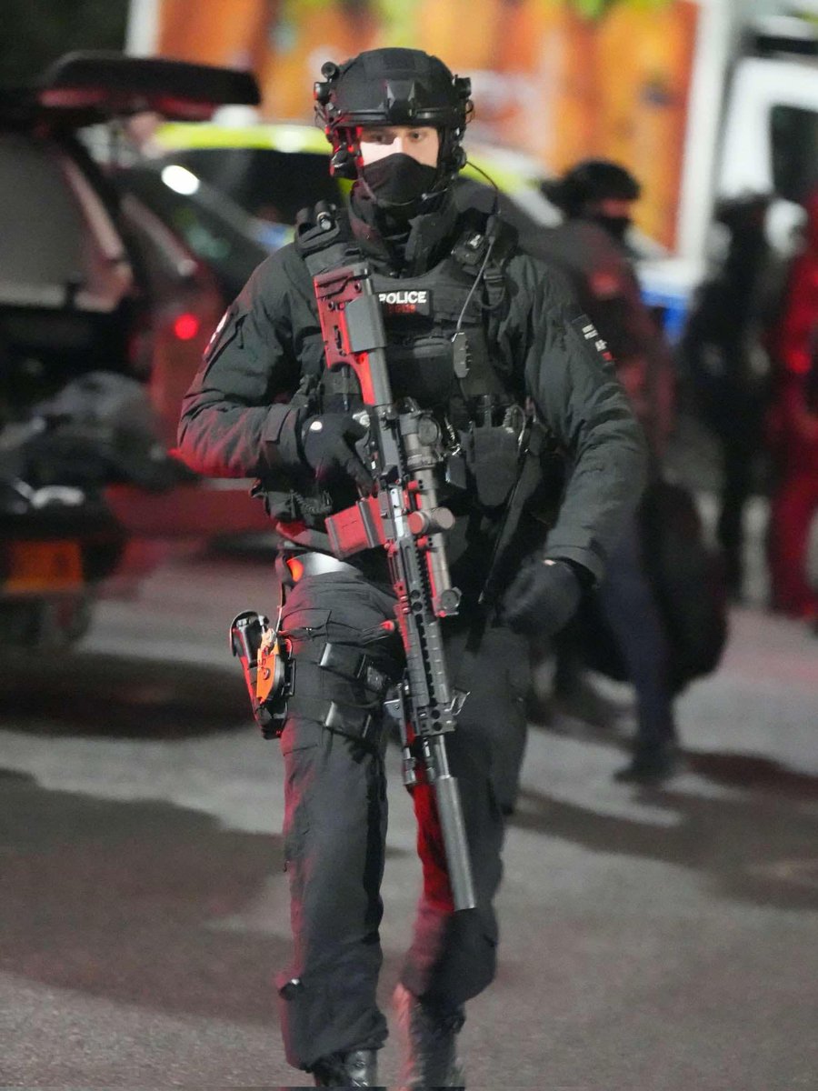 contactleftltd's tweet photo. @FirstTacticalUS Defender Trousers in use with UK Police https://t.co/vug0EOqHqs