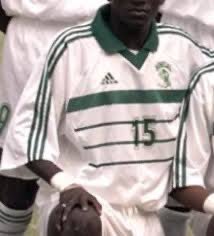 6m_diop's tweet photo. THREAD: 🧵 L’évolution des maillots du Sénégal 🇸🇳 depuis l’an 2000 : équipementiers et designs.💚💛❤️
De Errea à Puma, chaque équipementier a apporté sa touche au maillot des Lions de la Teranga. Retour sur 20+ ans de style et de symboles ! 👇 https://t.co/3T05w5l006