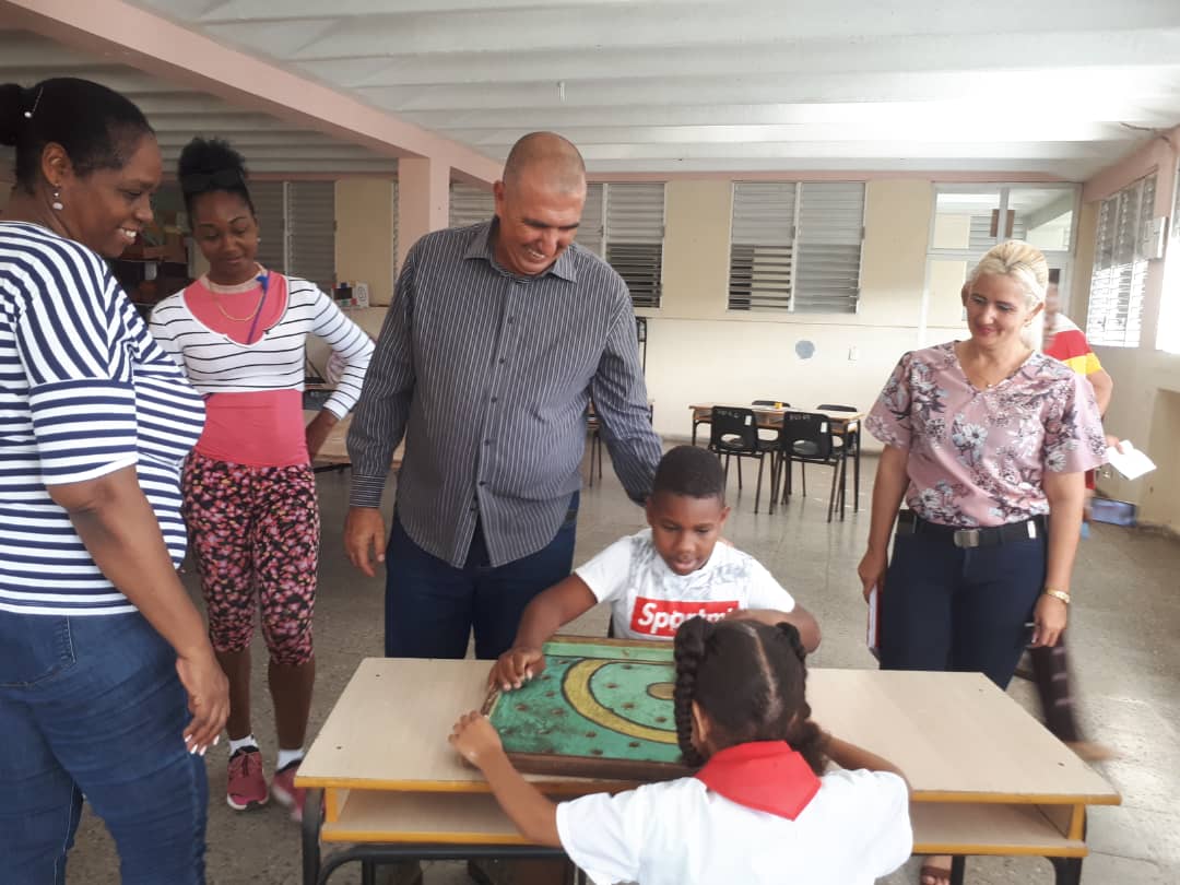 LorenzoOsbel's tweet photo. Hoy visitamos algunos centros de educación especial, donde comprobamos, una vez más, que educar es una obra de infinito amor.  #IslaDeLaJuventud #SentirPinero #SíSePuede https://t.co/J4apXCwLcG
