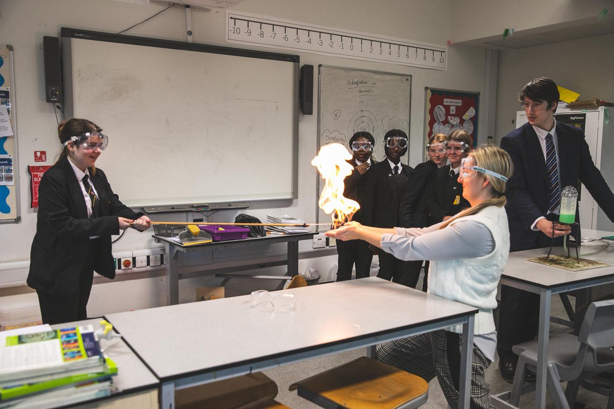 🧪SCIENCE CLUB🧬
Some of our budding scientists have been exploring combustion reactions in the form of methane bubbles! Experiments full of discovery and fun! The next Science Club is on Monday in C203 at 3.20pm!