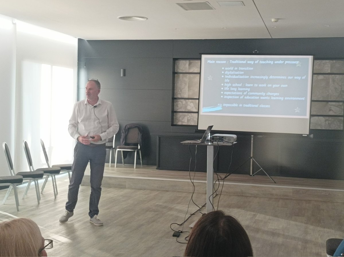 ceparacena's tweet image. Última sesión del curso Difusión de experiencias Erasmus+ con #GuntherDeGetter de @goatheneum Geraadsbergen Belgica explica #newteachingmethods aplicados en #Agora espacios flexibles de aprendizaje+ plan semanal= alumnado autonomo @ordenacioneduhu @sepiegob #MiErasmus