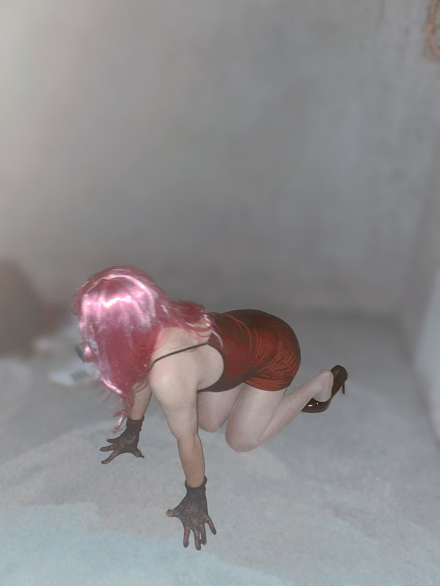 楼顶的骚伪娘，快来牵走吧。 #伪娘 #户外 #sissy #cd