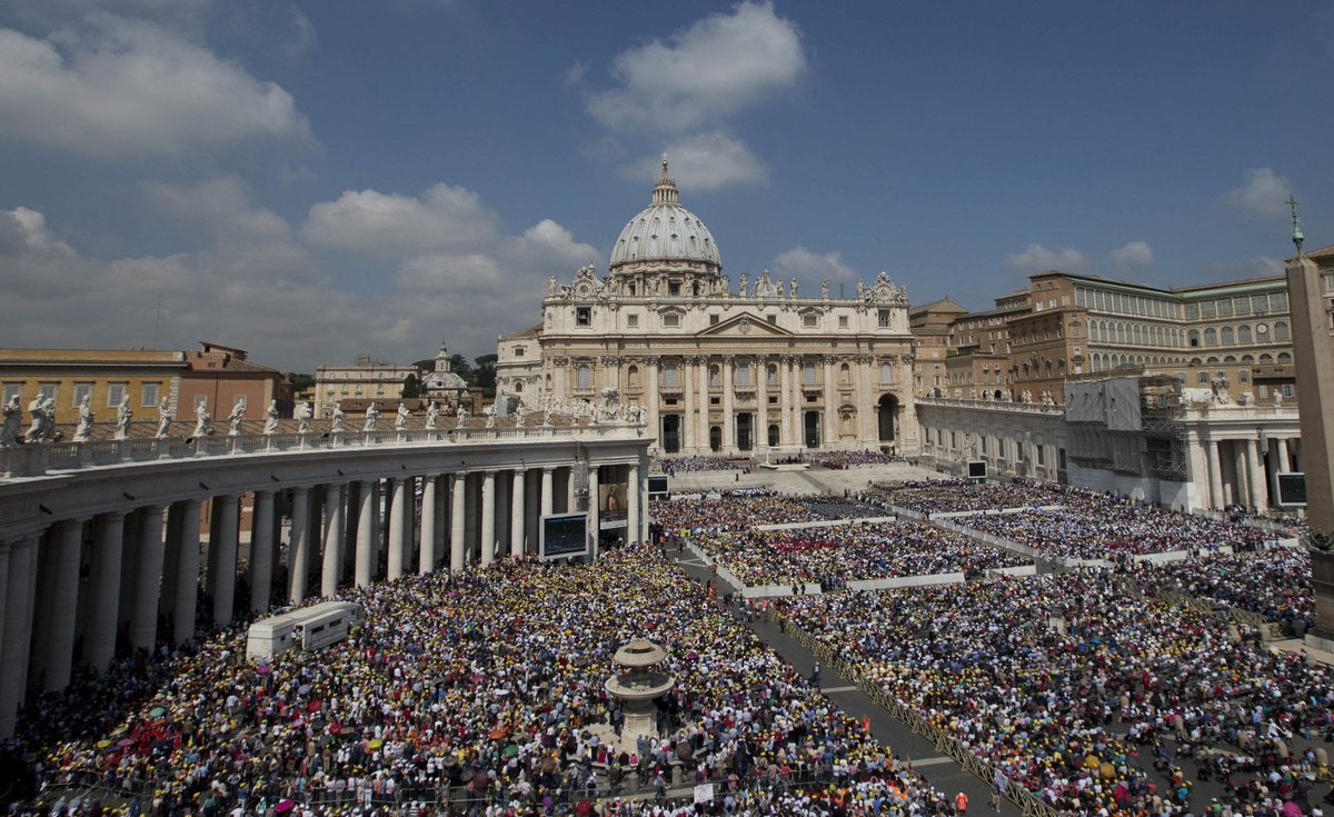 🚨JUST IN: Italy begins dumping migrants at the door of the Vatican City after Pope Francis said it is a "sin" to "reject migrants."