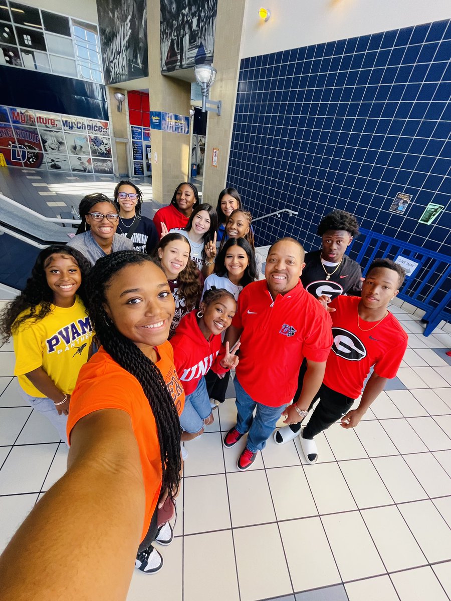 Congratulations to all of our student-athletes that signed athletic scholarships the past few days! I am excited to watch you dominate on the field and in the classroom the next 4 years! It is Always a Great Day to be a Duncanville Panther! #BTL <a href="/Duncanville_HS/">Duncanville High School</a> <a href="/DuncanvilleISD/">Duncanville ISD</a>