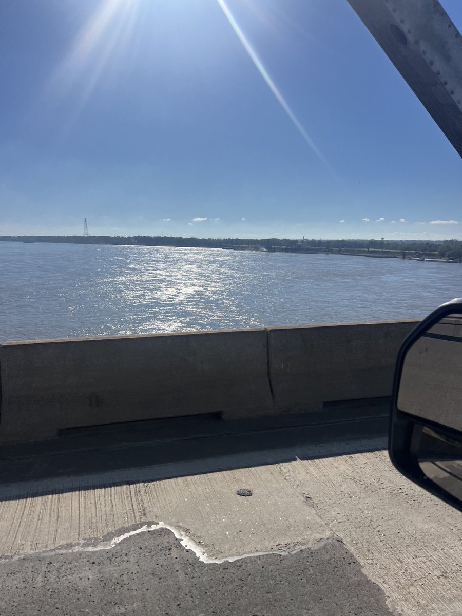 LarryColeman4's tweet photo. What an opportunity to see the mighty Mississippi River while escorting our convoy of combines and grain carts across the river back to Arkansas. Farming in the delta ! https://t.co/YNLec2kcfb