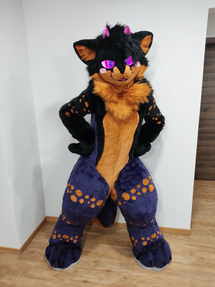 246 dots later he's finally done!💜✨
Kemono fullsuit commission for <a href="/AbelTheBestBoi/">Abel</a>