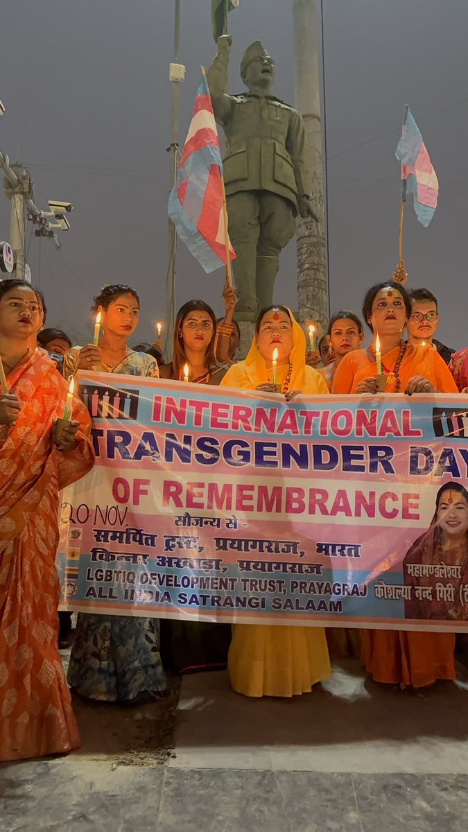 teenamaa2's tweet image. Transgender day of remembrance के उपलक्ष्य पर सुभाष प्रतिमा पर मोमबत्ती जलाकर दिवंगत Trancgendar को याद करते हुए श्रद्धांजलि दी गई ।
#transgenderdayofvisibility2024 #TeenaMaa #Kinner #TransFamily #TransGenderDayOfVisibility #SatrangiSalaam #AISSA #Prayagraj #KinnerAkhada