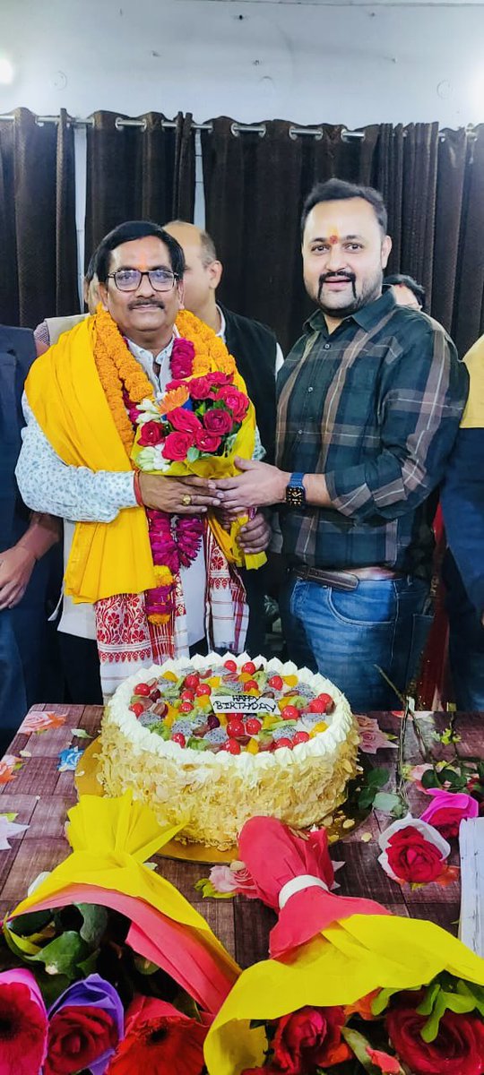 Vineet G 🇮🇳 (@aapka_vineet) on Twitter photo Many Many happy returns of the day dada.God bless you with all happiness and a great long life 💐💐💐🎉🙏
<a href="/Gaharvar_sss/">Shiv Sharan Singh</a> Many Many happy returns of the day dada.God bless you with all happiness and a great long life 💐💐💐🎉🙏
<a href="/Gaharvar_sss/">Shiv Sharan Singh</a>