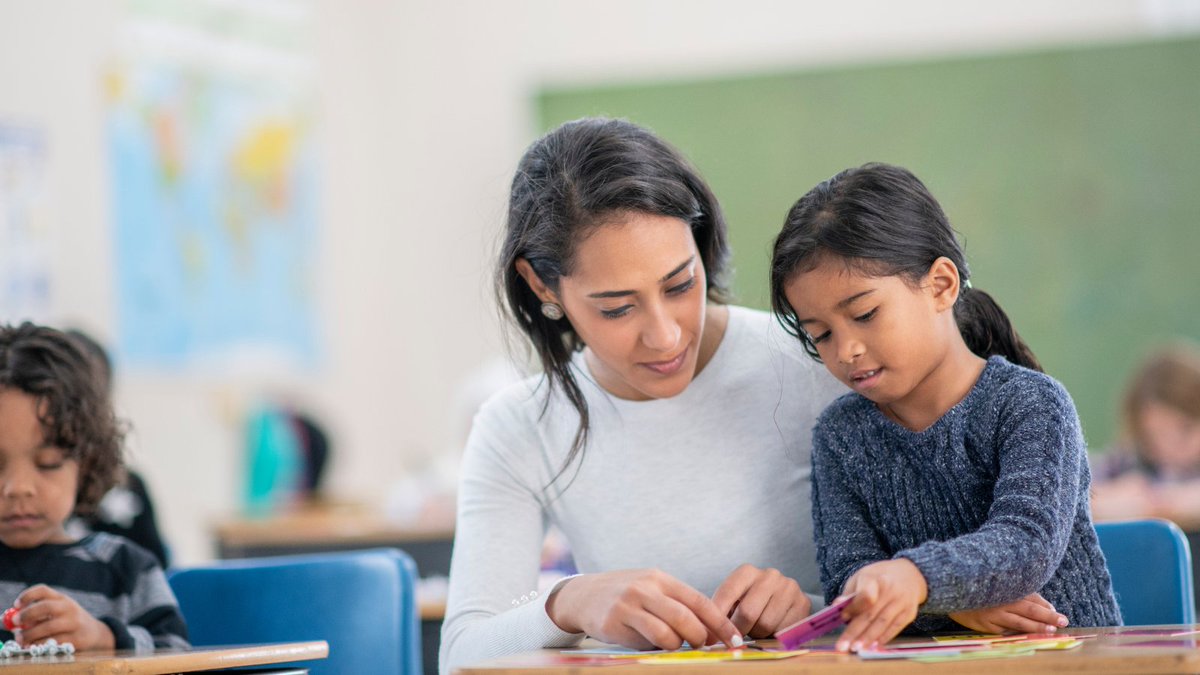 VisibleLearning's tweet image. .@John_Hattie joins @KateJones_teach discuss top #formativeassessment strategies in action. Tune in for key takeaways on effective assessment: ow.ly/HK3S50TVy4j

#VisibleLearning