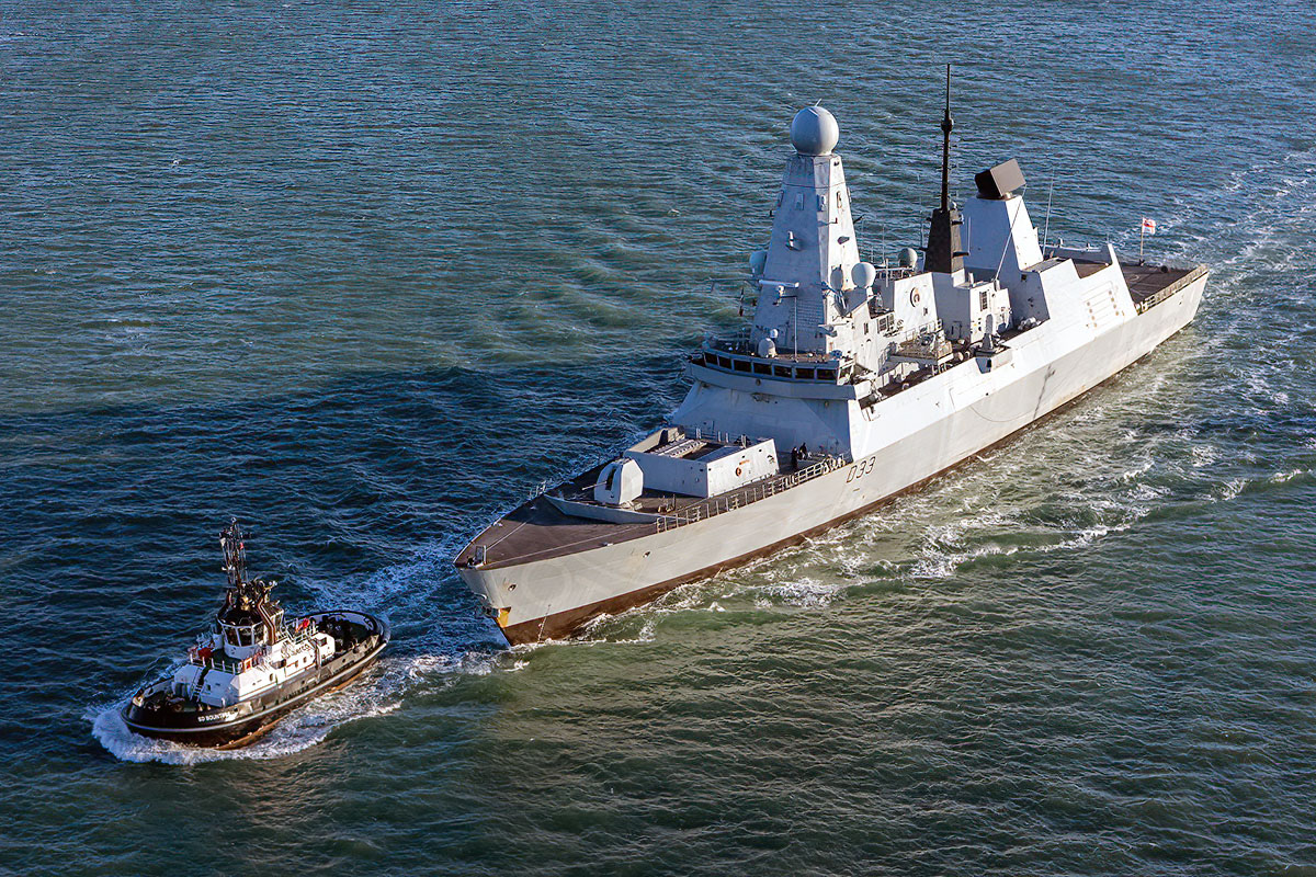 MaritimePhotos's tweet photo. The Type 45 destroyer @HMSDauntless returning to Portsmouth today. #Type45 #RoyalNavy https://t.co/pfjZQDy5my