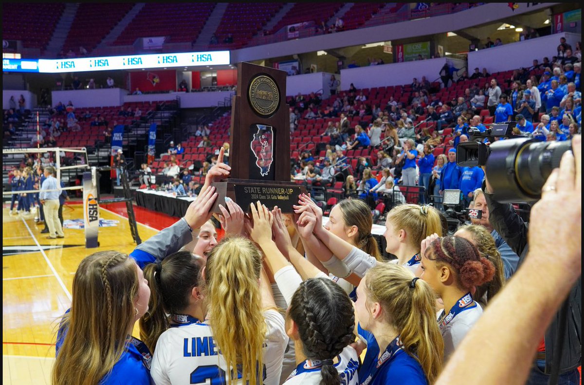 khloestear's tweet photo. Runner-up in state! 🥈 So proud of this amazing team and how far we’ve come together. Every step of the journey was worth it! I couldn’t have asked for a better season with these girls! 🏐🚀 

@VBallrecruiter 
@CoachSamWol23 
@Jennabanz 
@Rockets_VB310 https://t.co/BCc4cPPzut