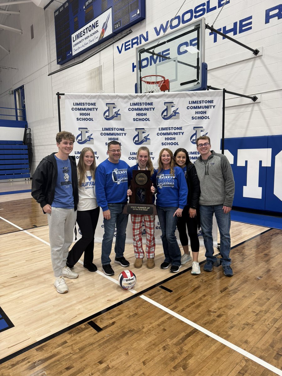 khloestear's tweet photo. Runner-up in state! 🥈 So proud of this amazing team and how far we’ve come together. Every step of the journey was worth it! I couldn’t have asked for a better season with these girls! 🏐🚀 

@VBallrecruiter 
@CoachSamWol23 
@Jennabanz 
@Rockets_VB310 https://t.co/BCc4cPPzut