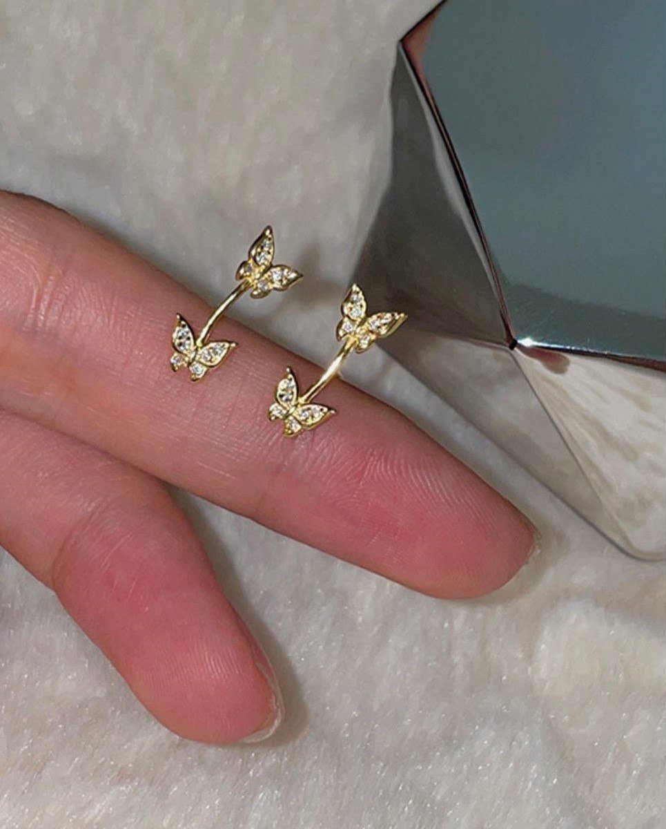 Shay44054158's tweet photo. Last week, I had a dream of two butterflies that caught my attention and I decided to create something to honor their beauty. I just completed creating as earrings. My first thought after completing my creation was to share it with you https://t.co/YsjvT1hnYN