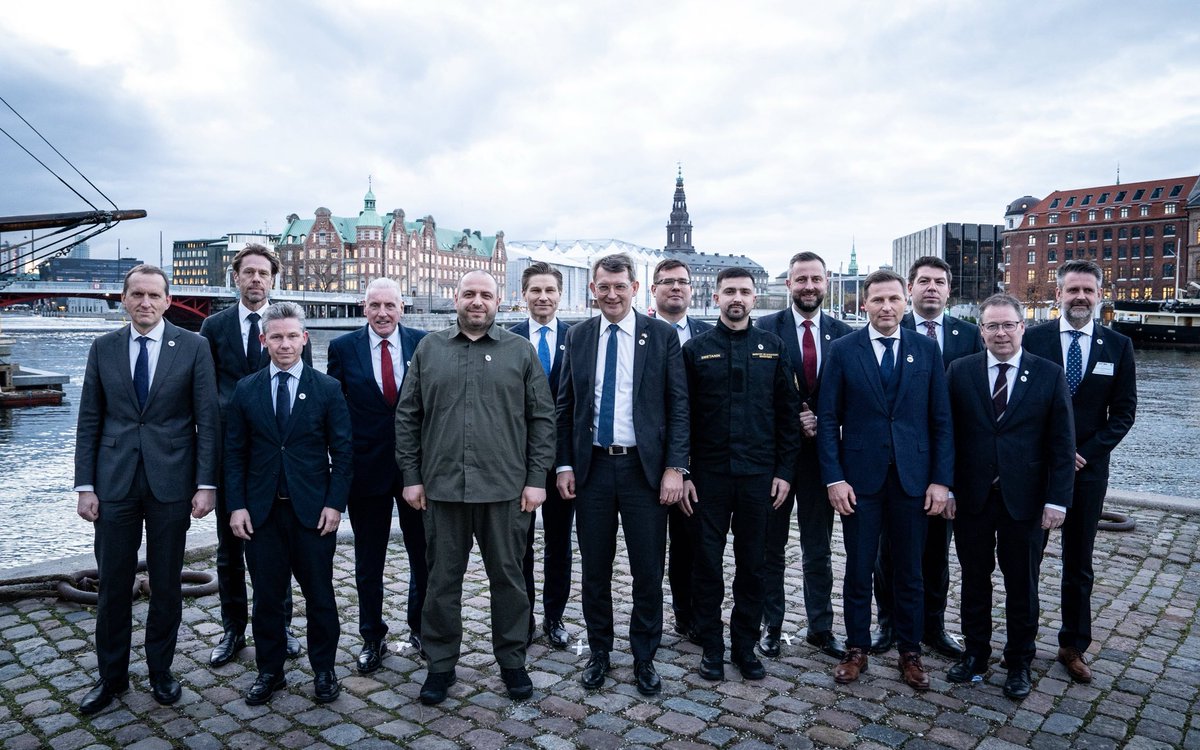 anttihakkanen's tweet photo. Pohjoismaiden, Saksan, Iso-Britannian, Puolan, Ukrainan ja Baltian maiden puolustusministerit koolla. Asialistalla turvallisuustilanne, Ukrainan tuki ja Venäjä. https://t.co/bR0VQ3zauE