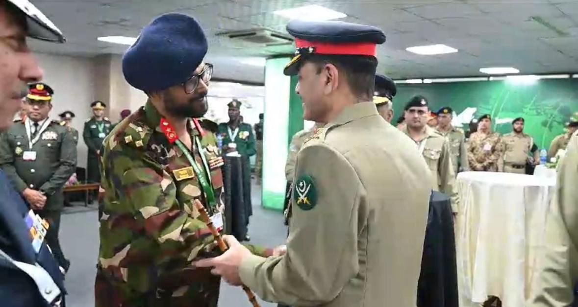 HafizSyedShah's tweet photo. endurance, and advanced weapon capabilities.βοΈπ΅π°
IDEAS 2024 runs from 19-22 November. COAS was welcomed by CC Karachi Lieutenant General Babar Iftikhar. πͺπ΅π°(3/3)
#Pakistan #PakistanArmy #IDEAS24 https://t.co/P4ckGTdmu0