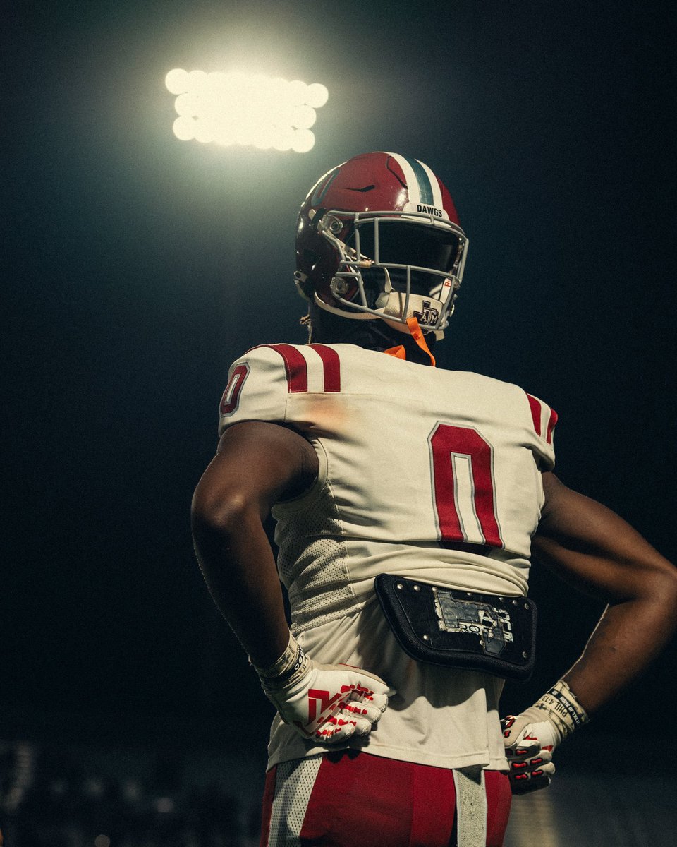 ArmstrongKiotti's tweet photo. https://t.co/QjNTW2Ne7m  SENIOR SZN HIGHLIGHTS 🔥🔥 @coach_crumedy @MayDaTruth @TA_Recruiting @247Sports @Rivals @AggieFootball #AGGIELAND NEXT STOP https://t.co/cBTRR3Xnx7